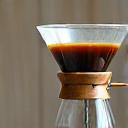 Café siendo preparado con un Chemex